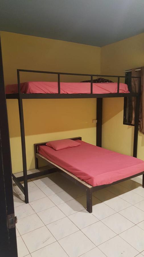 One Isra Hostel Чиангмай Екстериор снимка