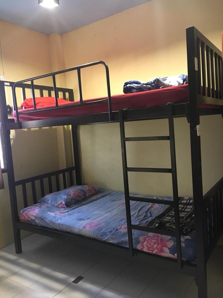 One Isra Hostel Чиангмай Екстериор снимка