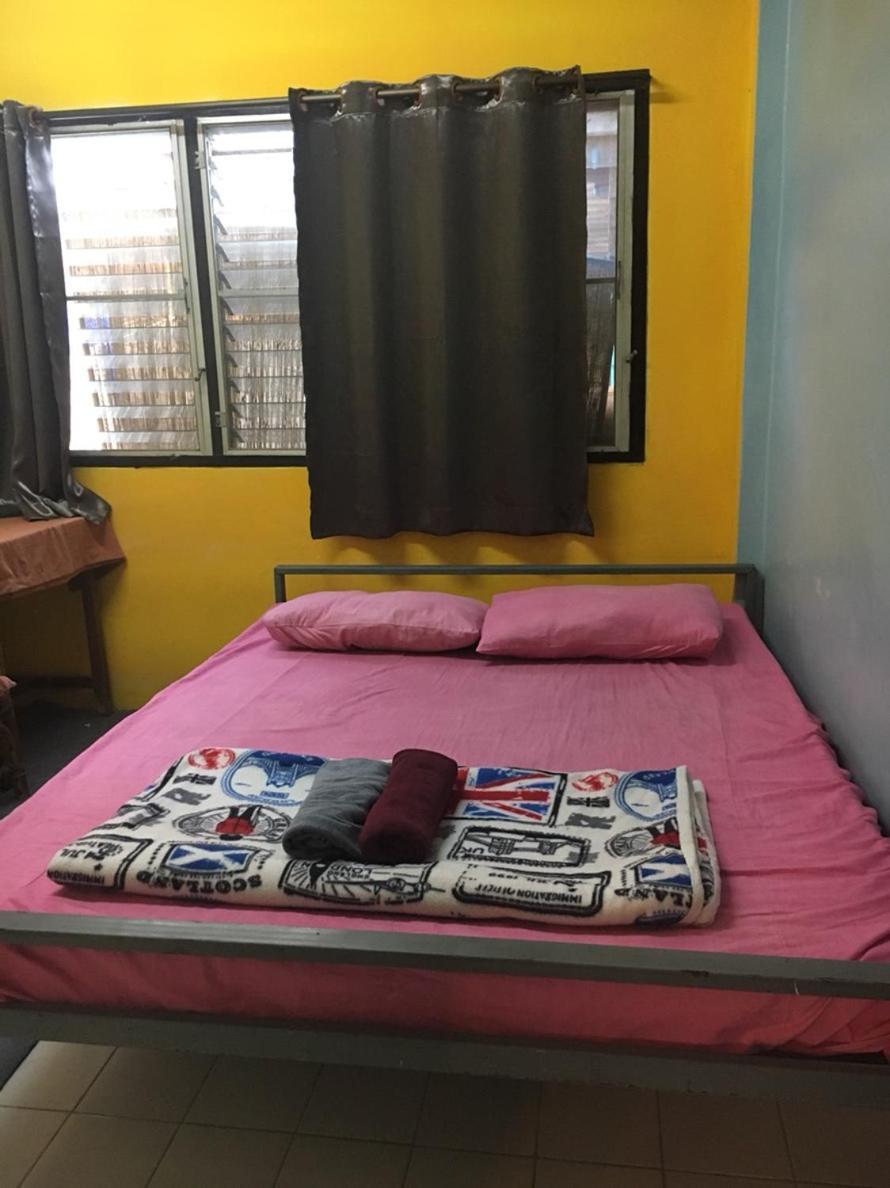 One Isra Hostel Чиангмай Екстериор снимка